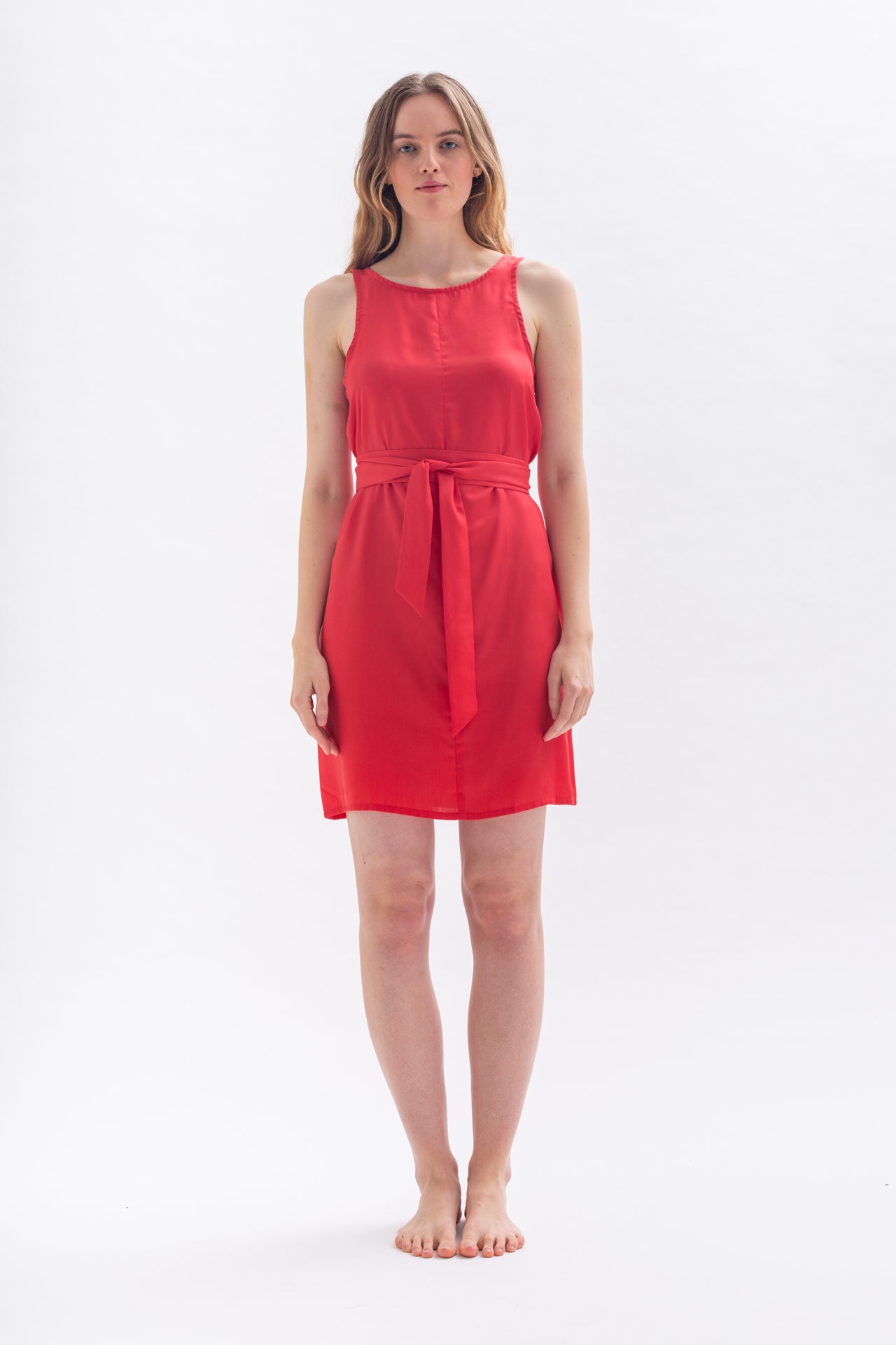 Knee-length "TULPINAA" dress in red made of Tencel