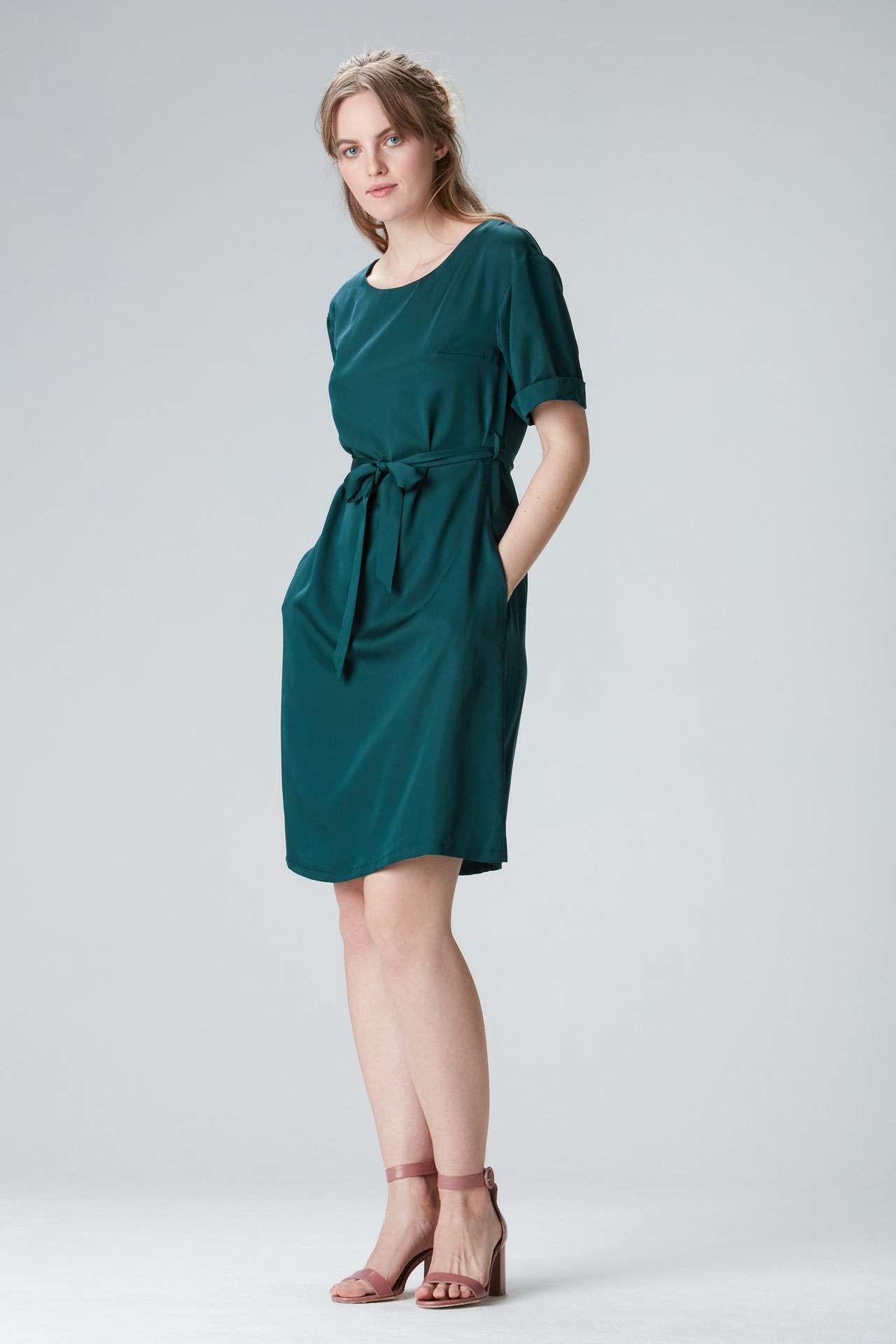 Knee-length summer dress with sleeves "Ed-daa" in green made of 100% Tencel 