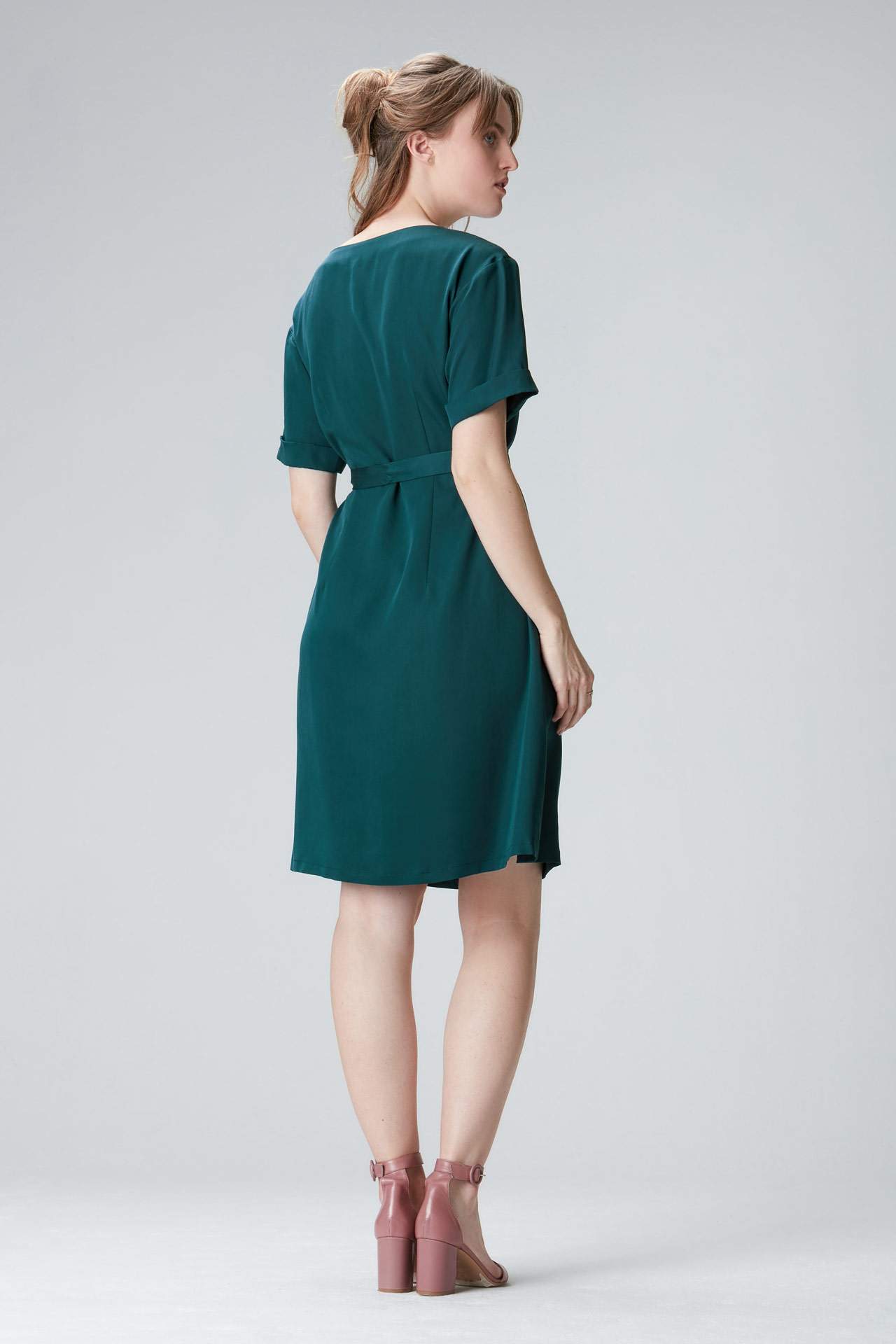 Knee-length summer dress with sleeves "Ed-daa" in green made of 100% Tencel 