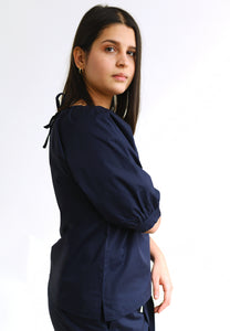 Ruffled top IN-DYAA in dark blue with a cutout in the back - organic cotton
