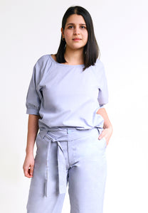 Ruffled top IN-DYAA in light blue with a cutout in the back - organic cotton