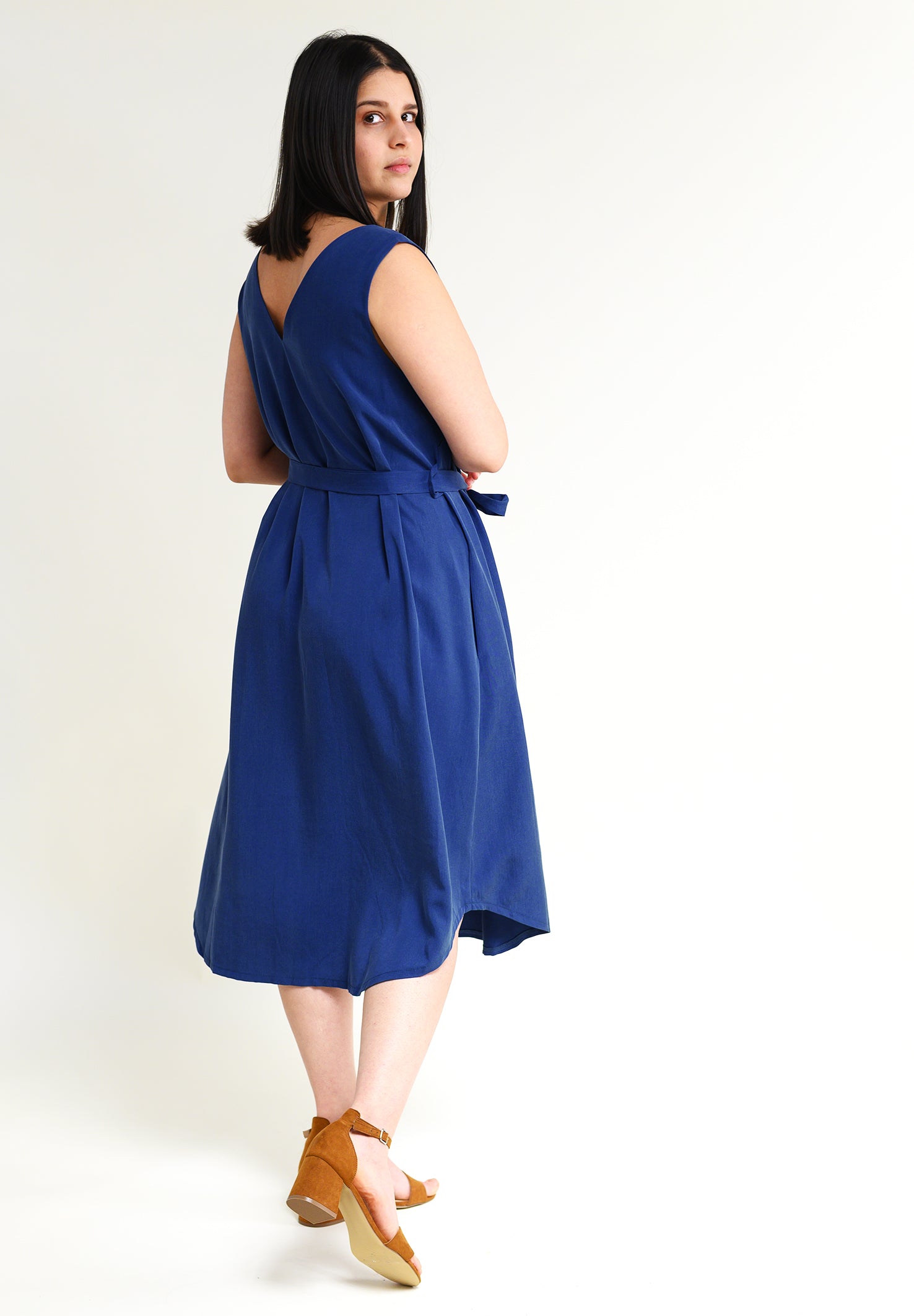 Midi dress “LAU-RAA” in blue made of Tencel