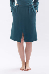Skirt with slit "MII-TUU" in green made of Tencel