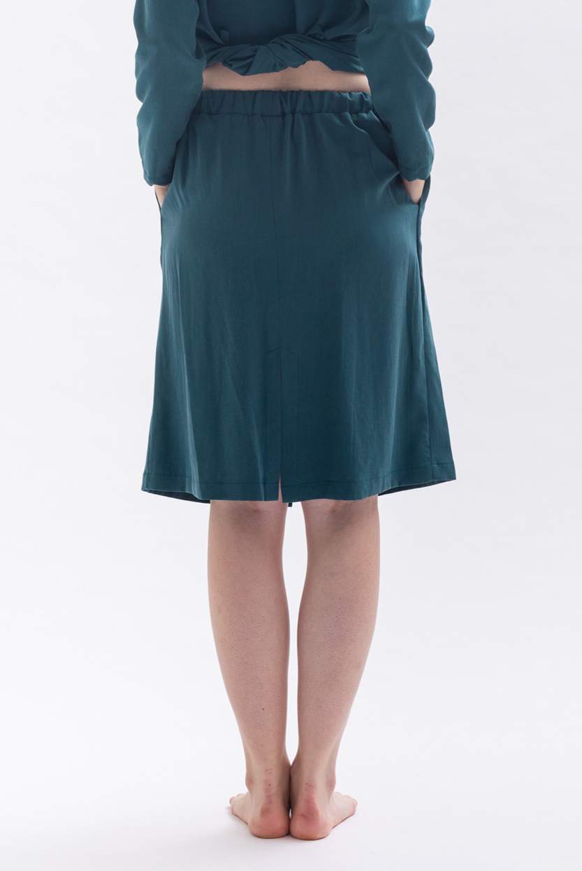 Skirt with slit "MII-TUU" in green made of Tencel