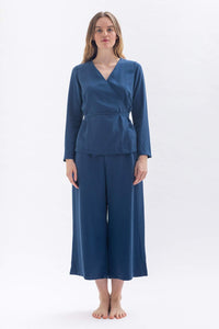 Wrap blouse "FRII-DAA" in blue made of Tencel