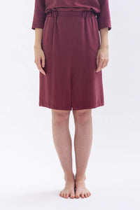 Skirt with slit "MII-TUU" in red made of Tencel