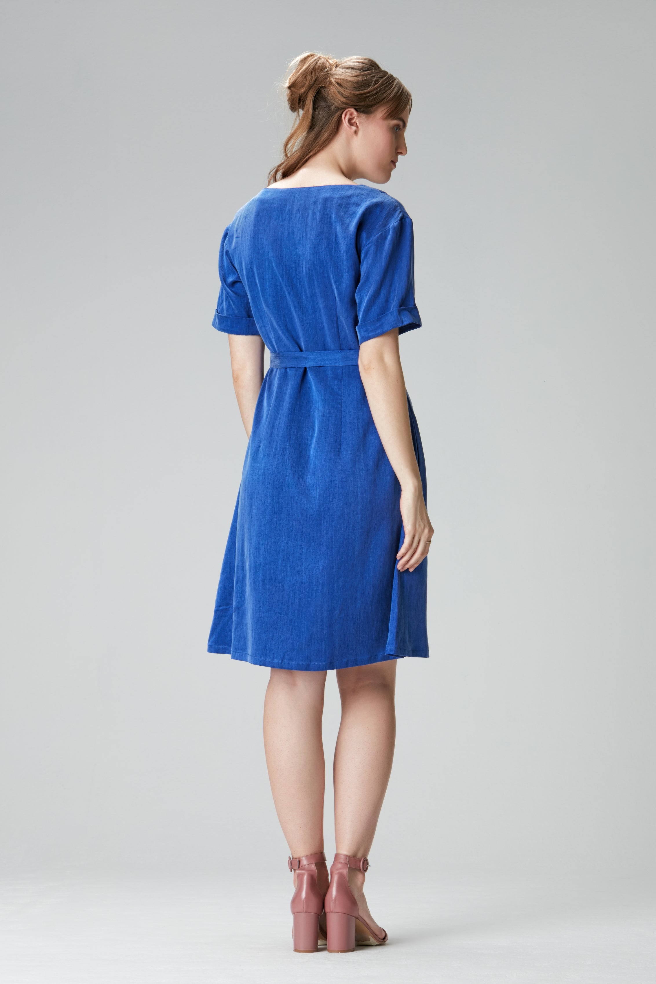 Blue summer dress with sleeves "MI-LAA" made of Bemberg Cupro