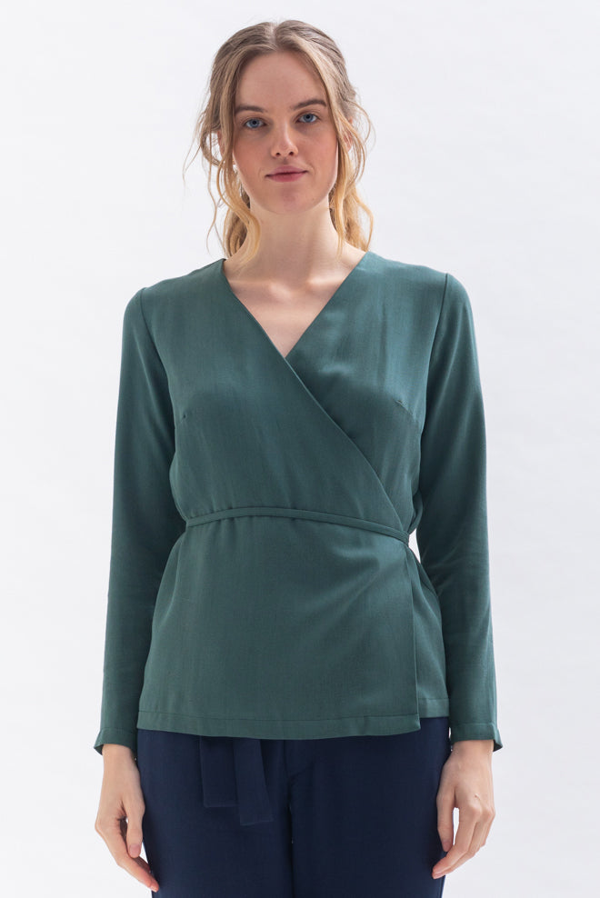 Wrap blouse "WAAN-JA" in green made of Tencel