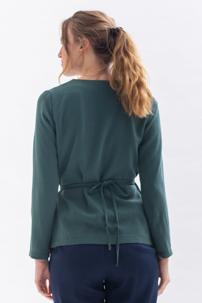 Wrap blouse "WAAN-JA" in green made of Tencel