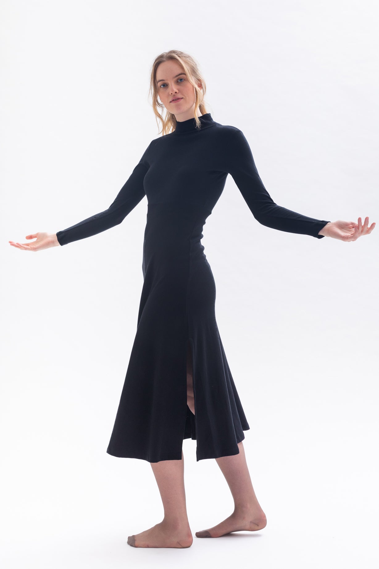 Maxi dress "CLE-OO" in black made from 100% organic cotton