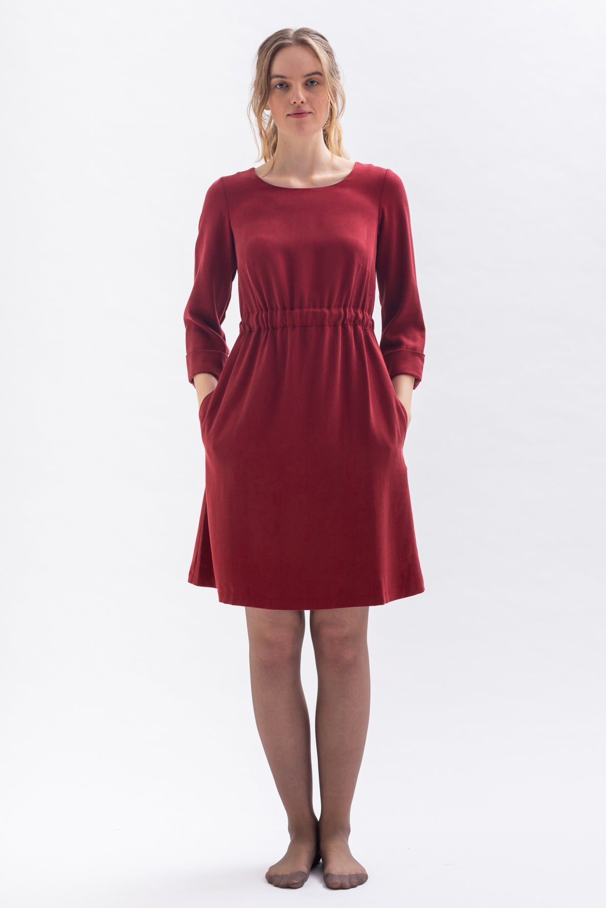 Dress "WAR-RISS" in red made of Tencel