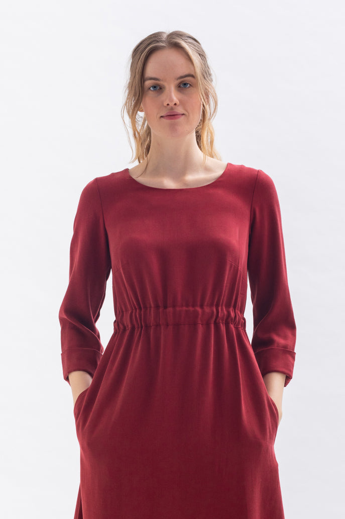 Dress "WAR-RISS" in red made of Tencel