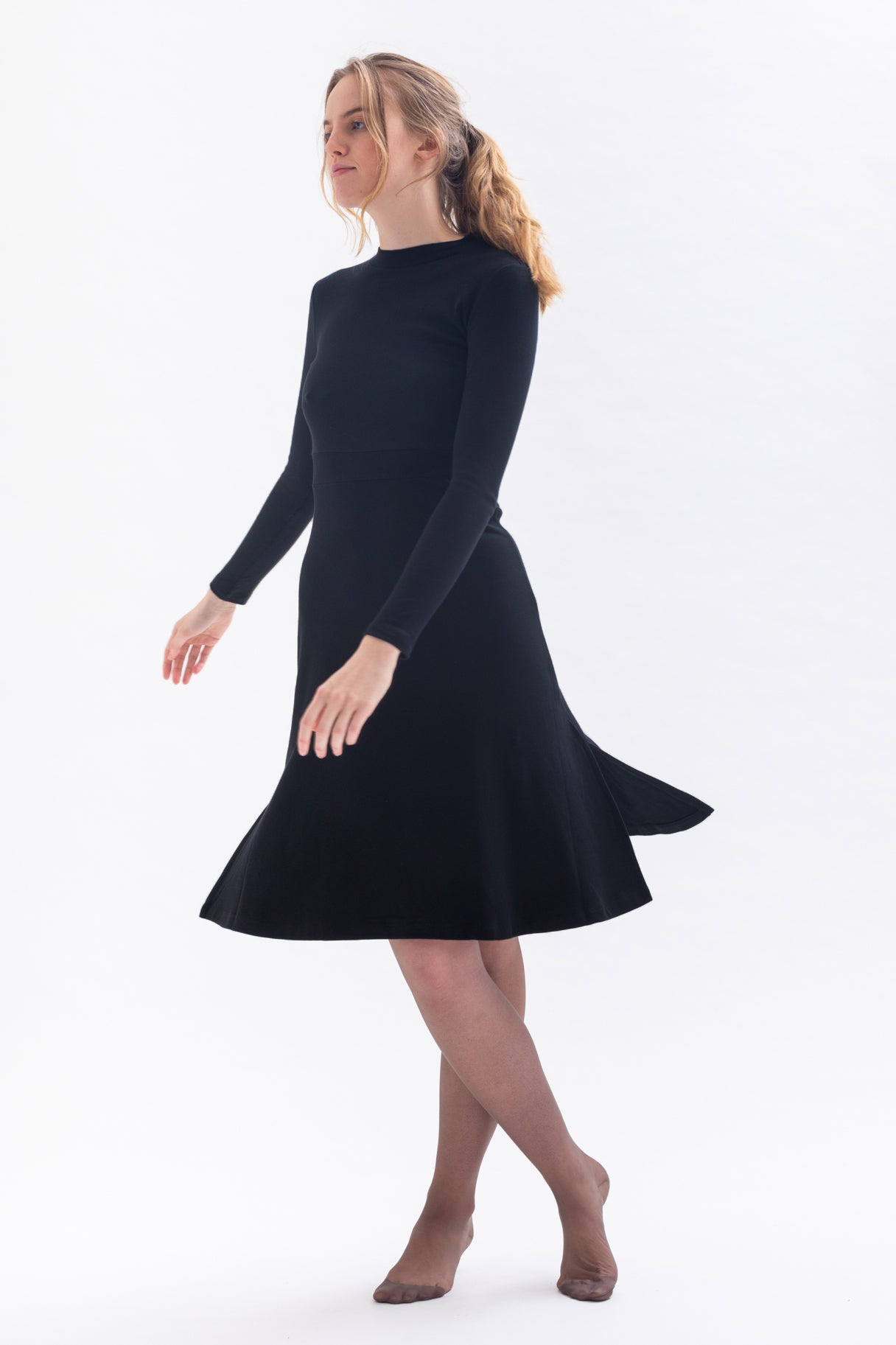 Knielanges Kleid "JUU-DY" in Schwarz aus 100% Bio-Baumwolle