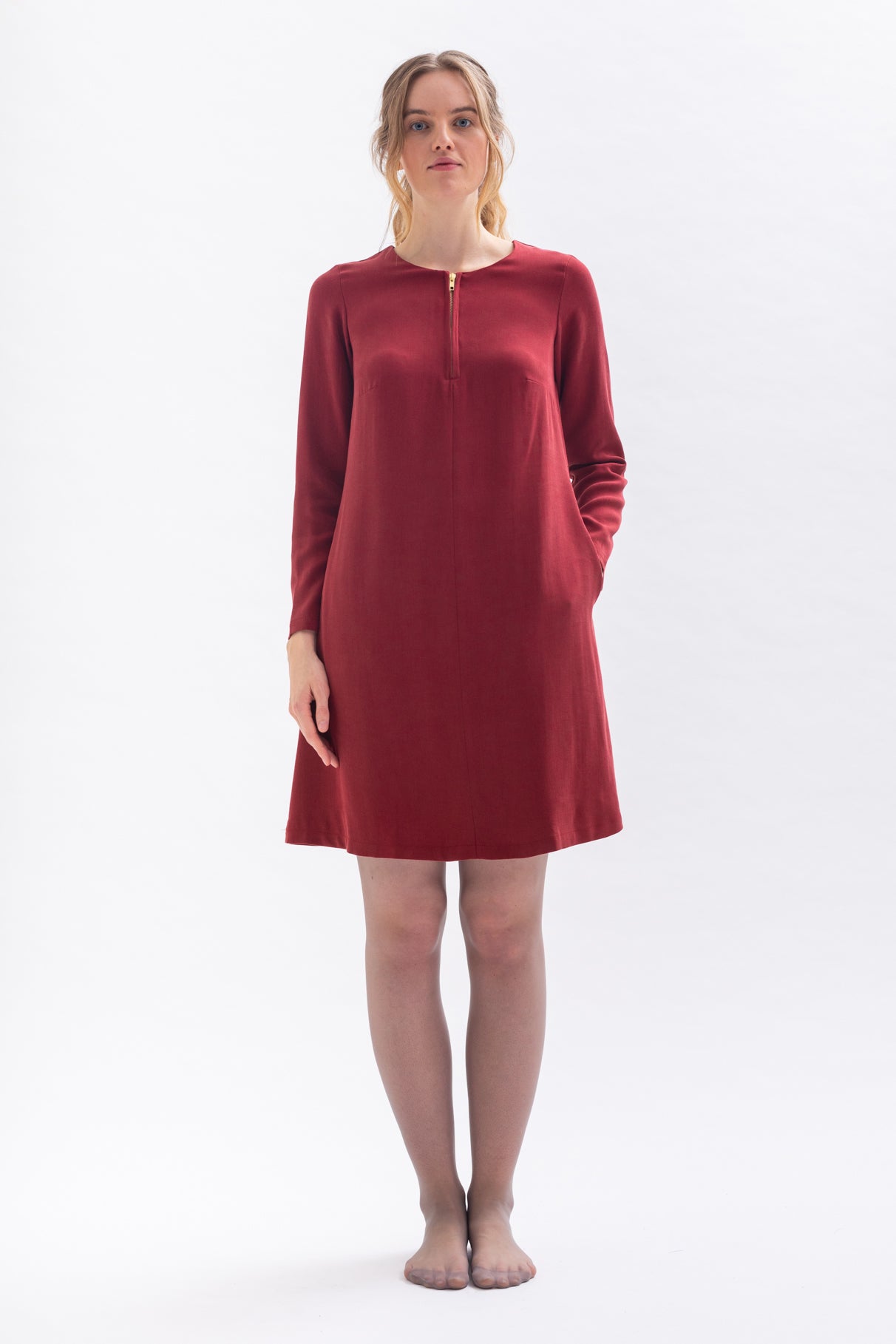 A-linen dress "KLAA-RA" in red made of Tencel