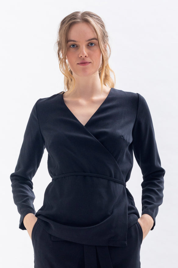 Wrap blouse "WAAN-JA" in black made of Tencel