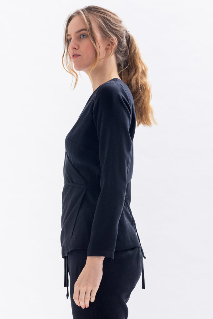 Wrap blouse "WAAN-JA" in black made of Tencel