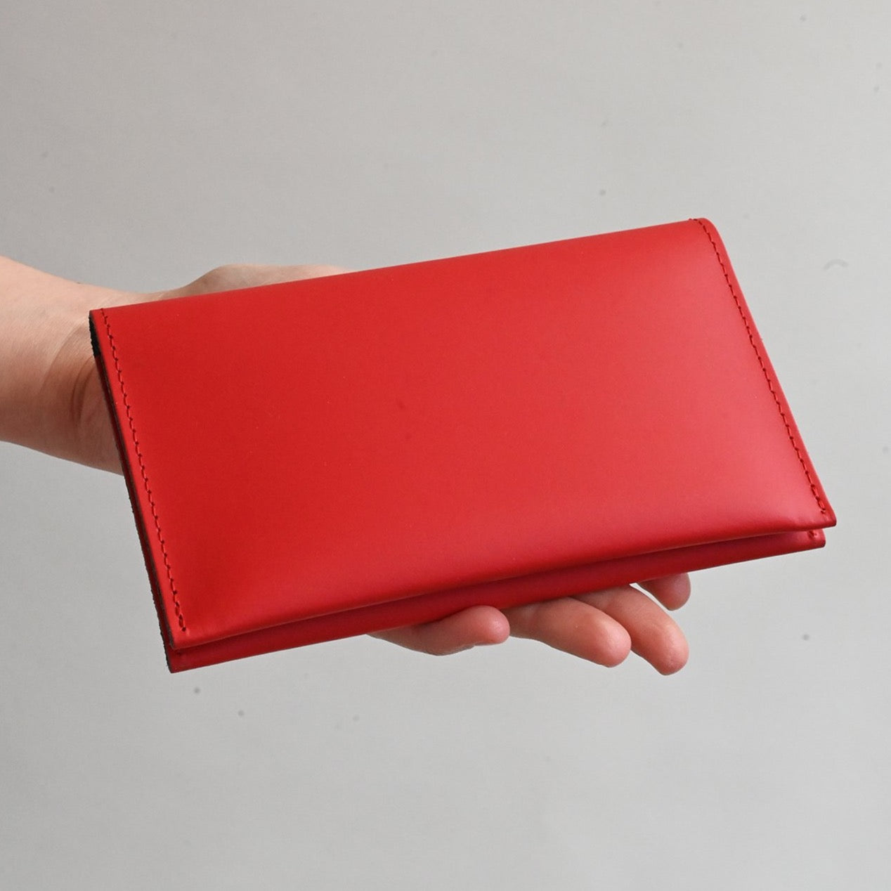 Flat wallet made of recycled leather - Walk with me